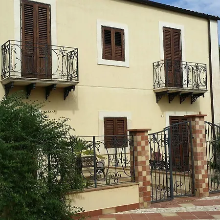 Il Sentiero Bed and Breakfast *